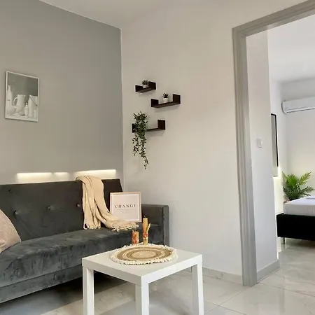 Διαμέρισμα Stylish In Town, Walking Distance To The - No 10 *