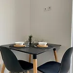 Апартаменти Stylish In Town, Walking Distance To The - No 10 Кос