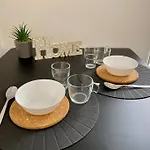 Lägenhet Stylish In Town, Walking Distance To The - No 10