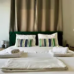 Lägenhet Stylish In Town, Walking Distance To The - No 10