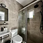 Апартаменти Stylish In Town, Walking Distance To The - No 10 *