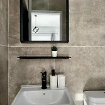 Stylish In Town, Walking Distance To The - No 10 Lägenhet Kos