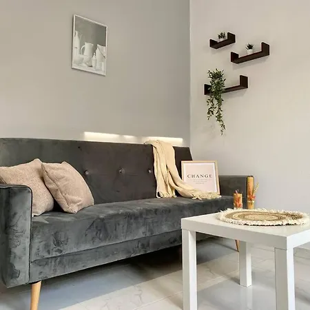 Stylish Apartment, Steps From The - El Greco No 10 *