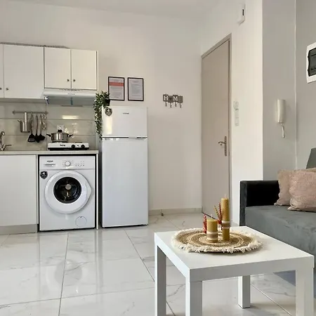 Stylish In Town, Walking Distance To The - No 10 Апартаменти