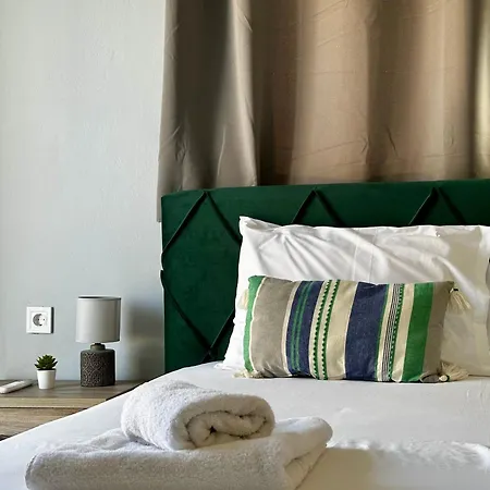 Bright House, Walking Distance To '10' Kos Town