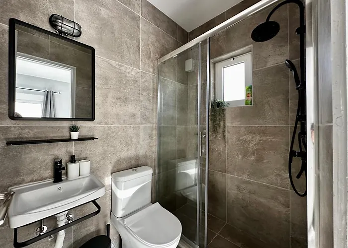 Apartamento Stylish In Town, Walking Distance To The - No 10 *