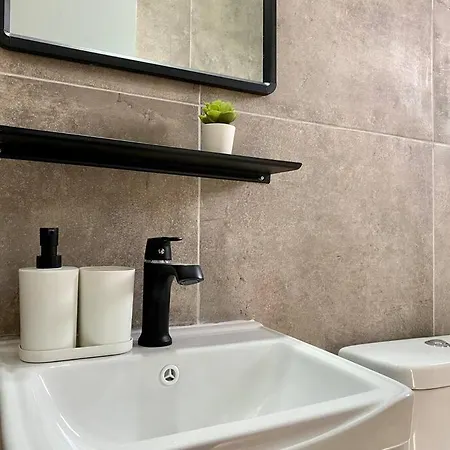 Stylish Apartment, Steps From The - El Greco No 10 דירה