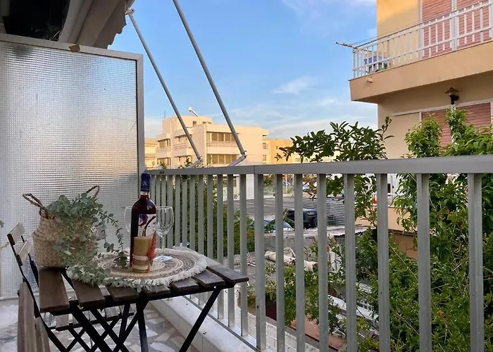 Stylish In Town, Walking Distance To The - No 10